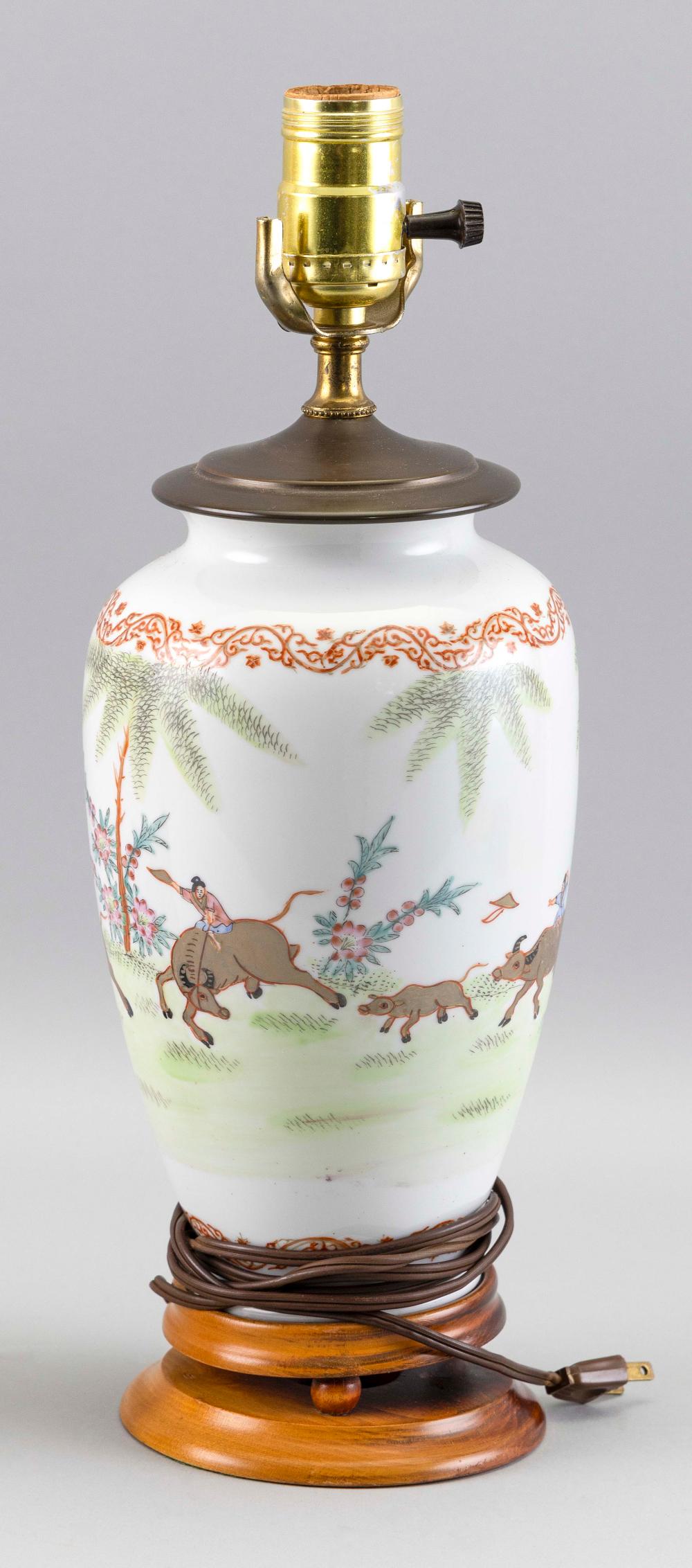 PORCELAIN VASE 20TH CENTURY HEIGHT