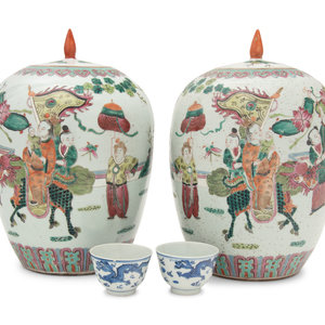 A Pair of Chinese Famille Rose 34d446