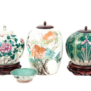 Three Chinese Famille Rose Porcelain 34d449