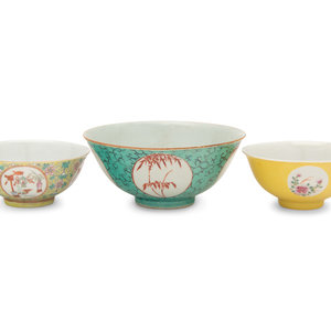 Three Chinese Famille Rose Bowls QING 34d462