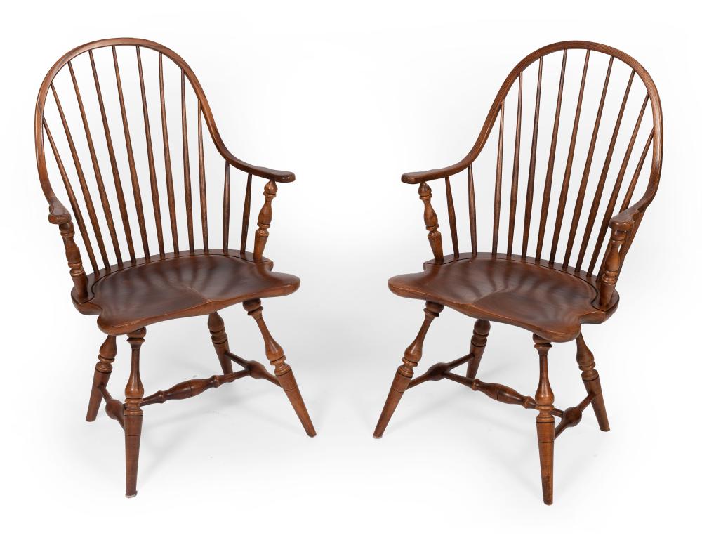 PAIR OF BOWBACK WINDSOR ARMCHAIRS 35033f