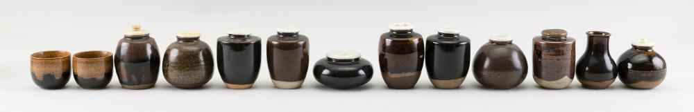 COLLECTION OF JAPANESE CERAMIC 350361