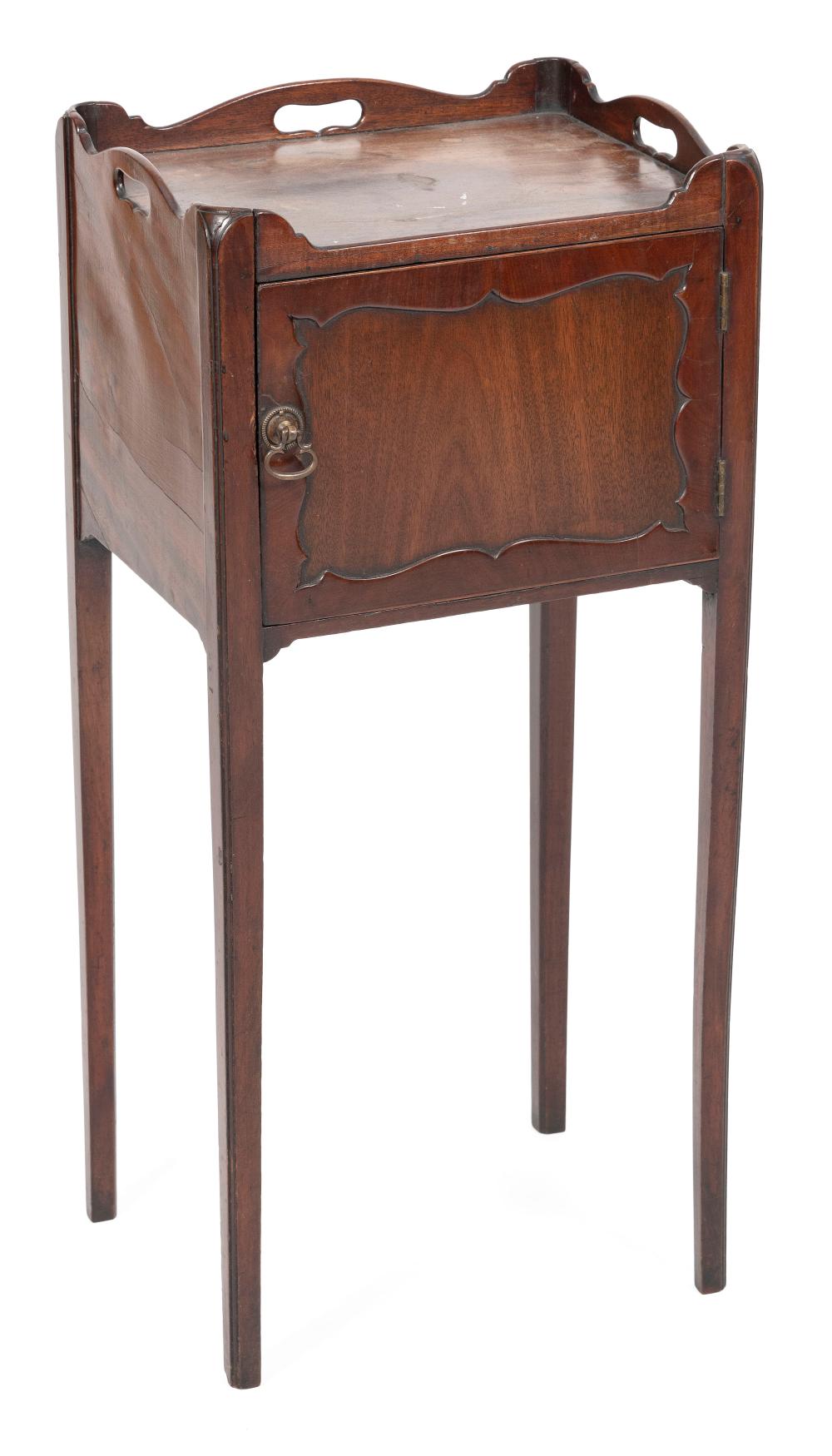 ENGLISH SMOKING STAND WITH GALLERY 350444