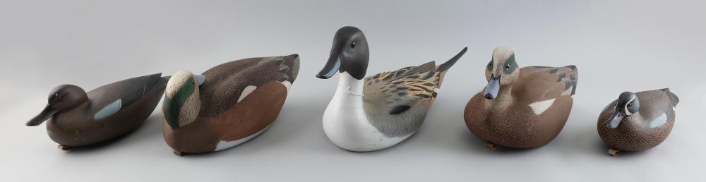 FIVE CONTEMPORARY PUDDLE DUCK DECOYS 3504b8