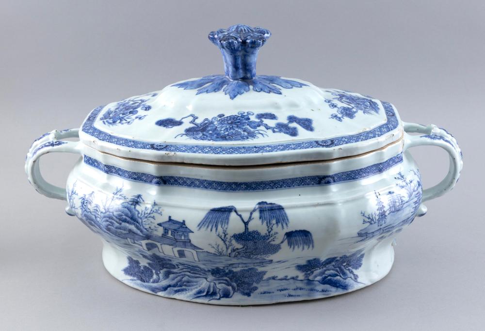 LARGE CHINESE EXPORT BLUE AND WHITE