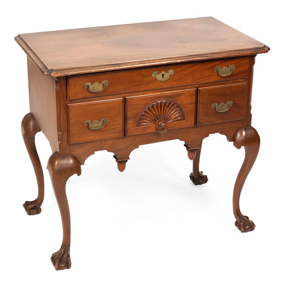 CHIPPENDALE-STYLE LOWBOY AMERICA,