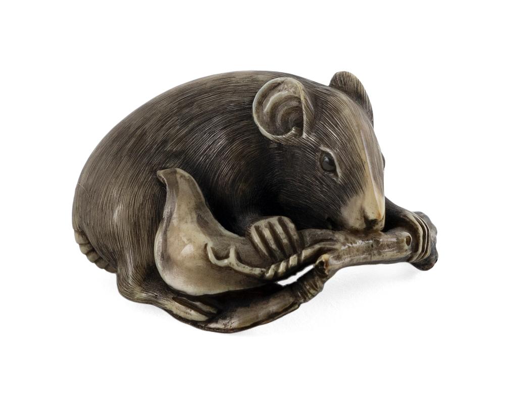 JAPANESE CARVED IVORY NETSUKE 19TH