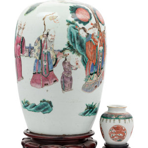 Two Chinese Famille Rose Porcelain 3508d9