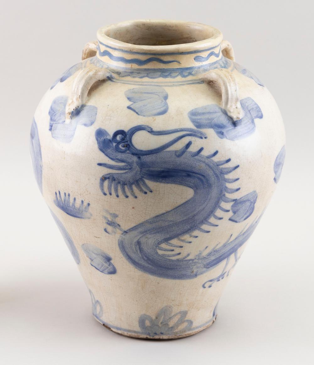 CHINESE BLUE AND WHITE POTTERY