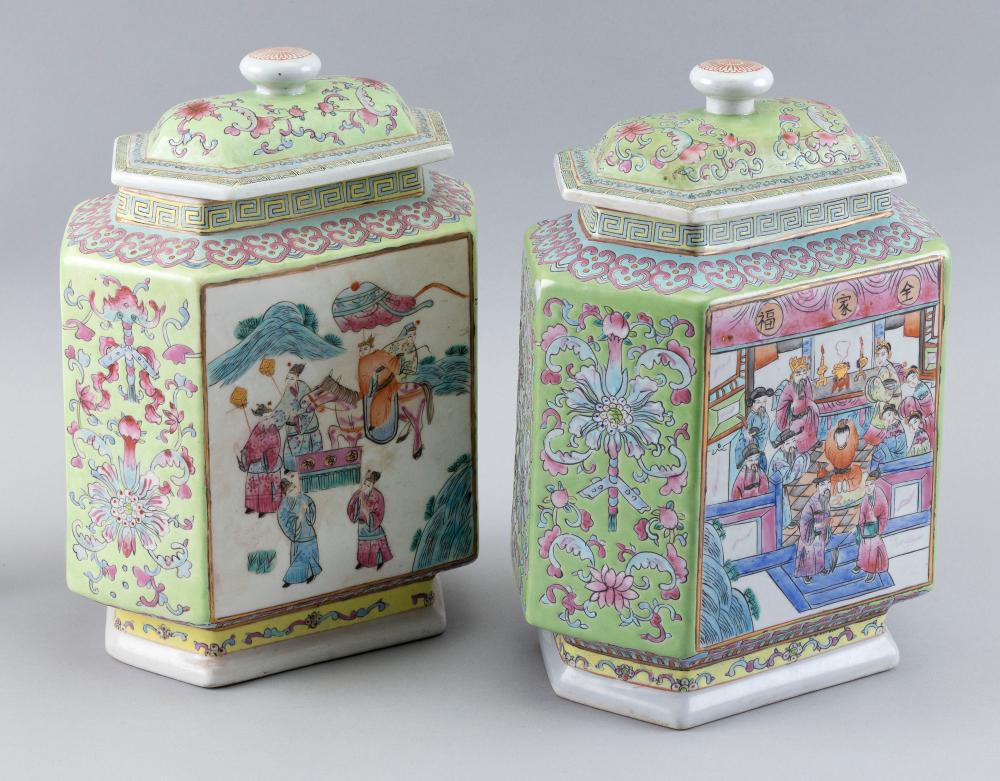 PAIR OF CHINESE FAMILLE ROSE PORCELAIN 350922