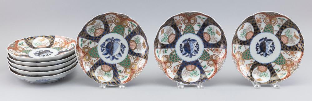 SET OF EIGHT JAPANESE IMARI PORCELAIN 350ab8