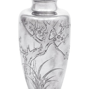 A Silver Vase TAISHO 1912 1926  350af1