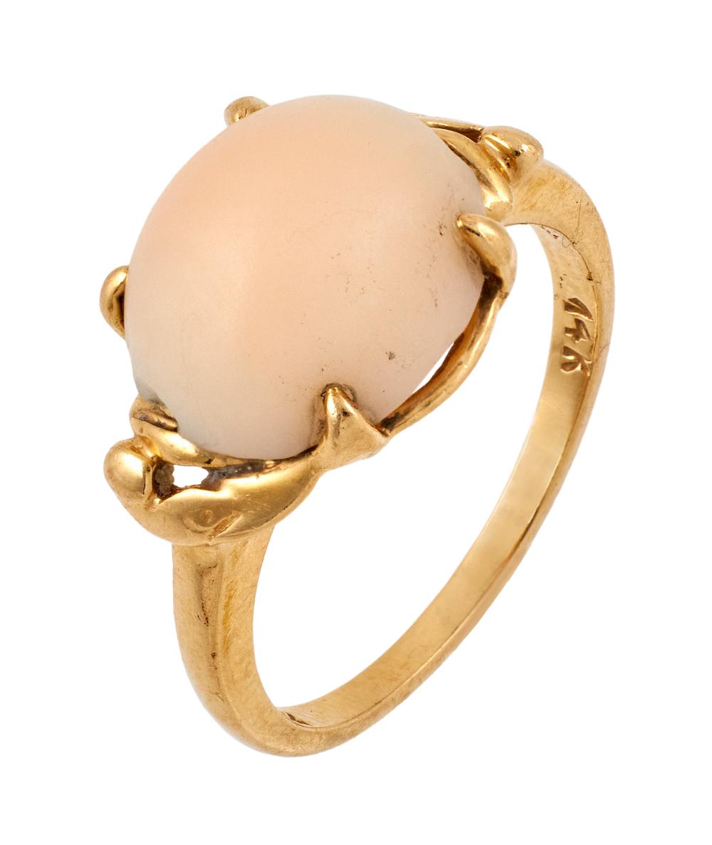 14KT YELLOW GOLD AND CORAL RING 350c9e