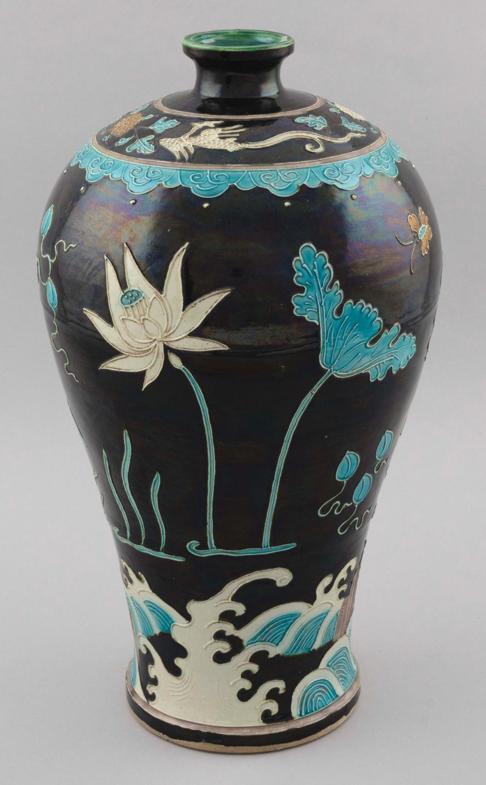 CHINESE FAHUA PORCELAIN MEIPING