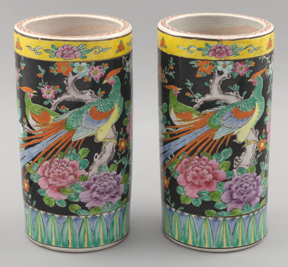 PAIR OF CHINESE FAMILLE NOIRE PORCELAIN