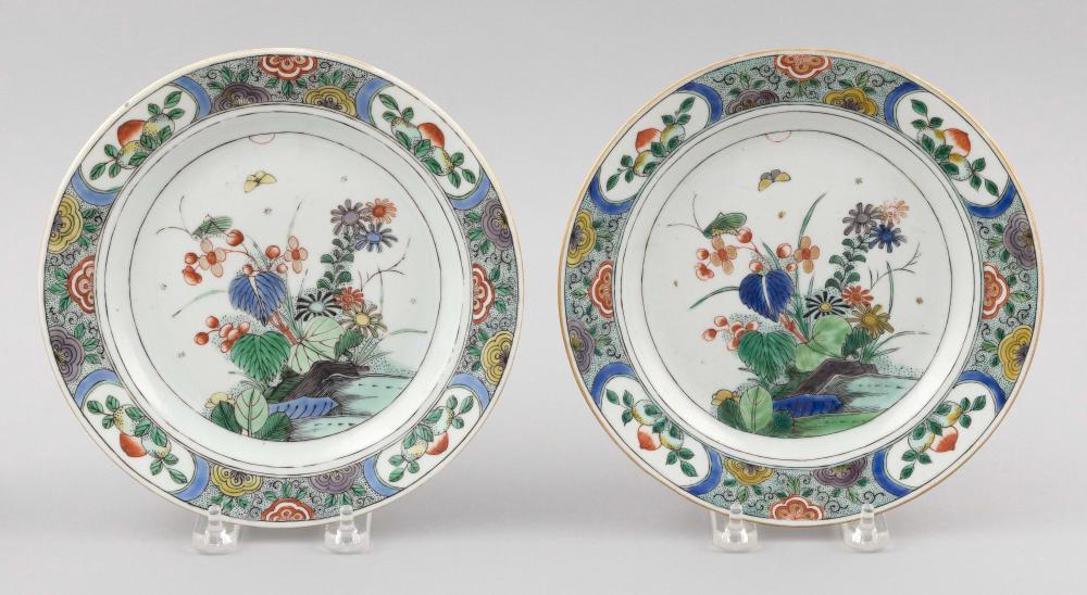 PAIR OF CHINESE DOUCAI PORCELAIN 35114c