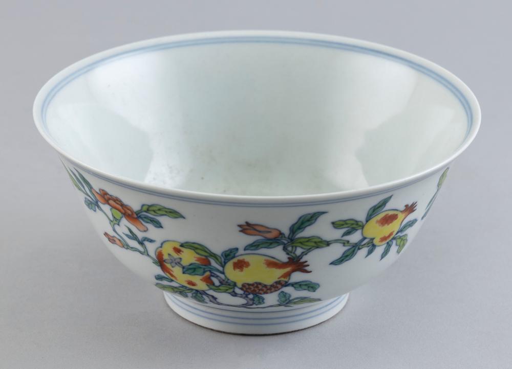 CHINESE DOUCAI PORCELAIN BOWL 19TH 35116b