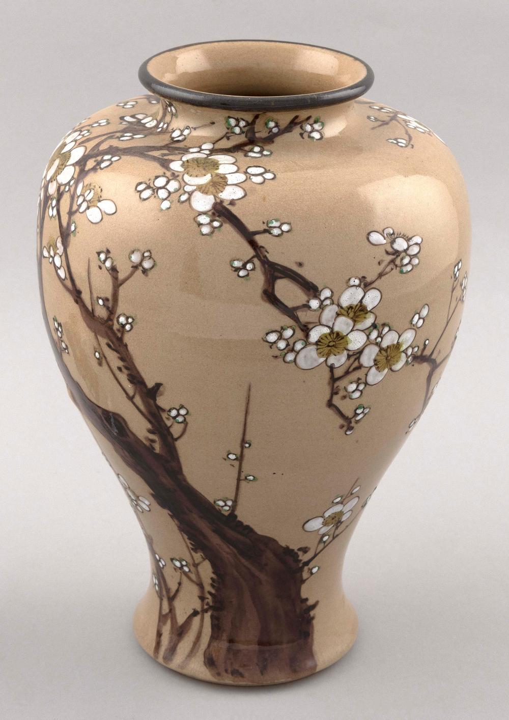 JAPANESE STUDIO PORCELAIN VASE