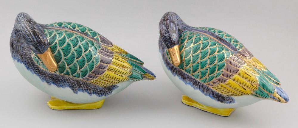 PAIR OF JAPANESE KUTANI PORCELAIN 351175