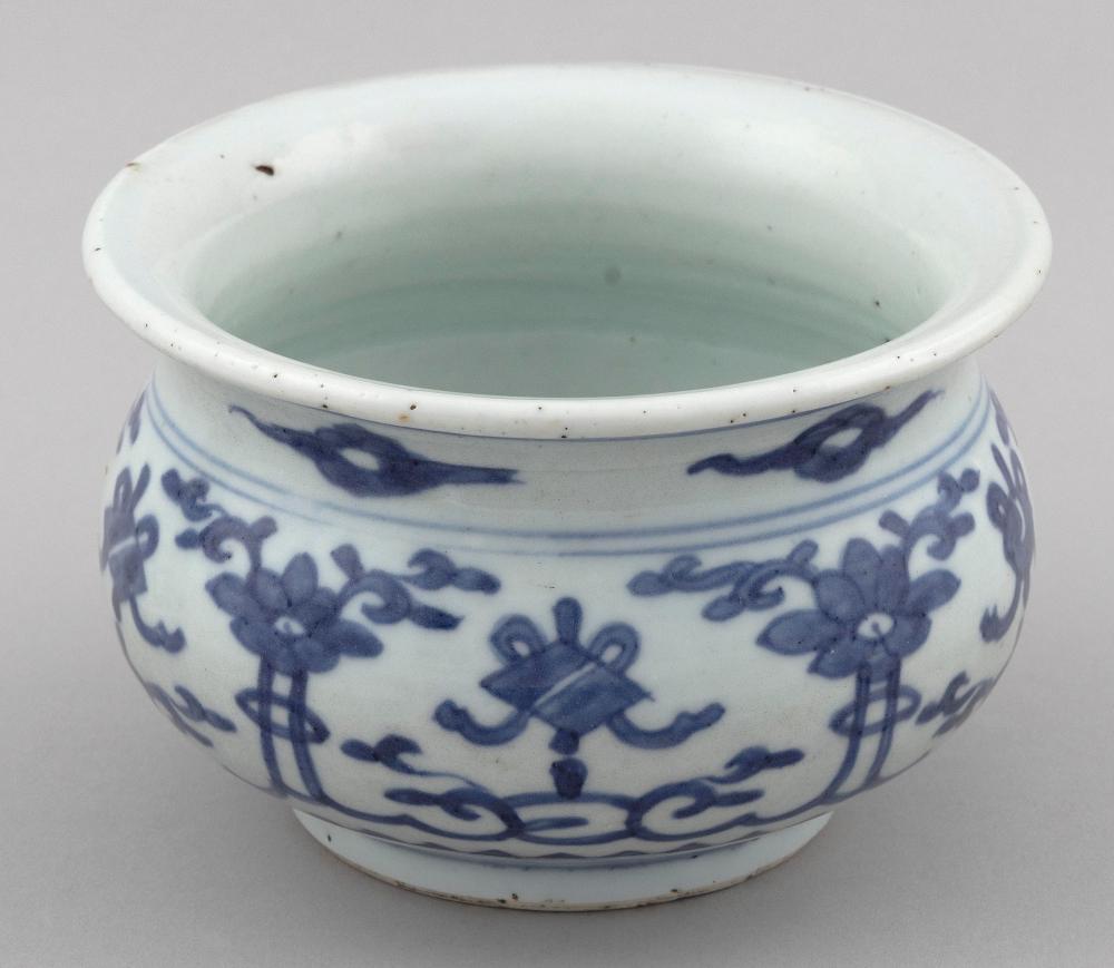 CHINESE BLUE AND WHITE PORCELAIN 351177