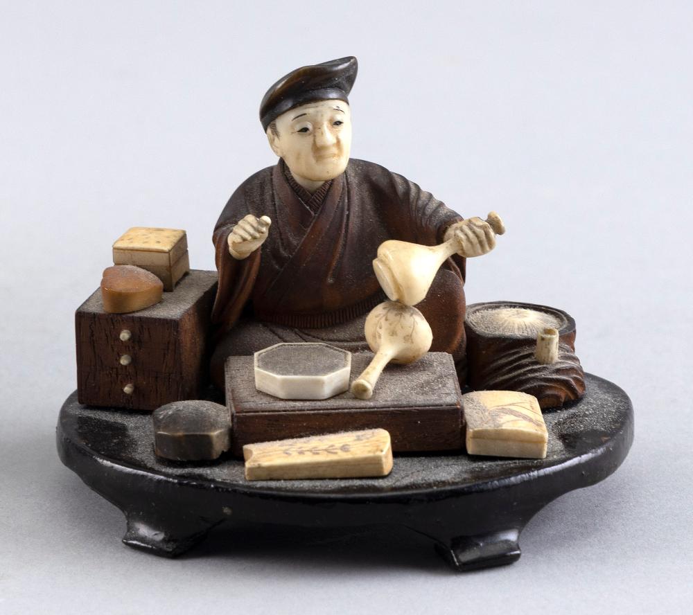 JAPANESE CARVED WOOD AND IVORY 3511d7