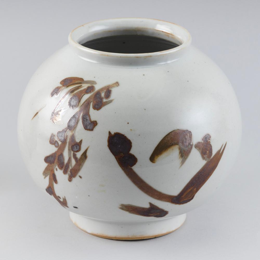 KOREAN WHITE GLAZE PORCELAIN JAR 35121a