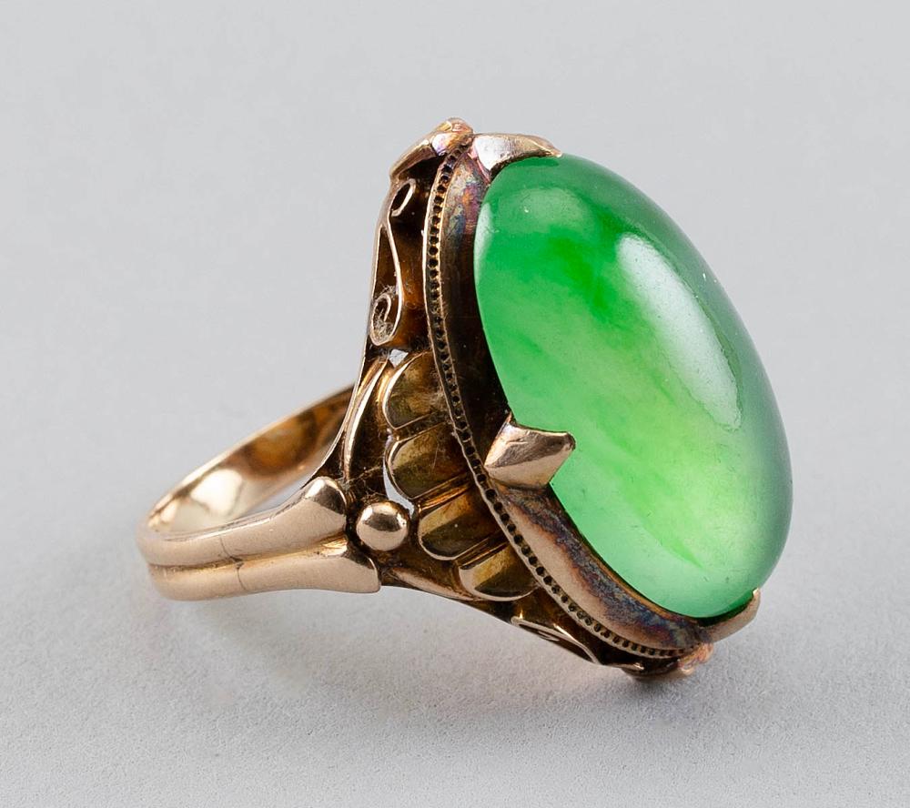 CHINESE 18KT GOLD AND JADE RING 351245