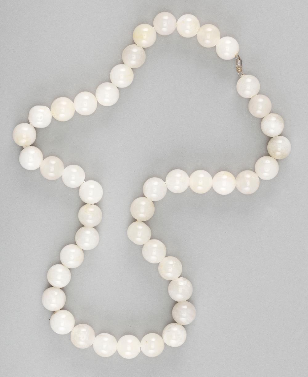 CHINESE WHITE JADE BEAD NECKLACE