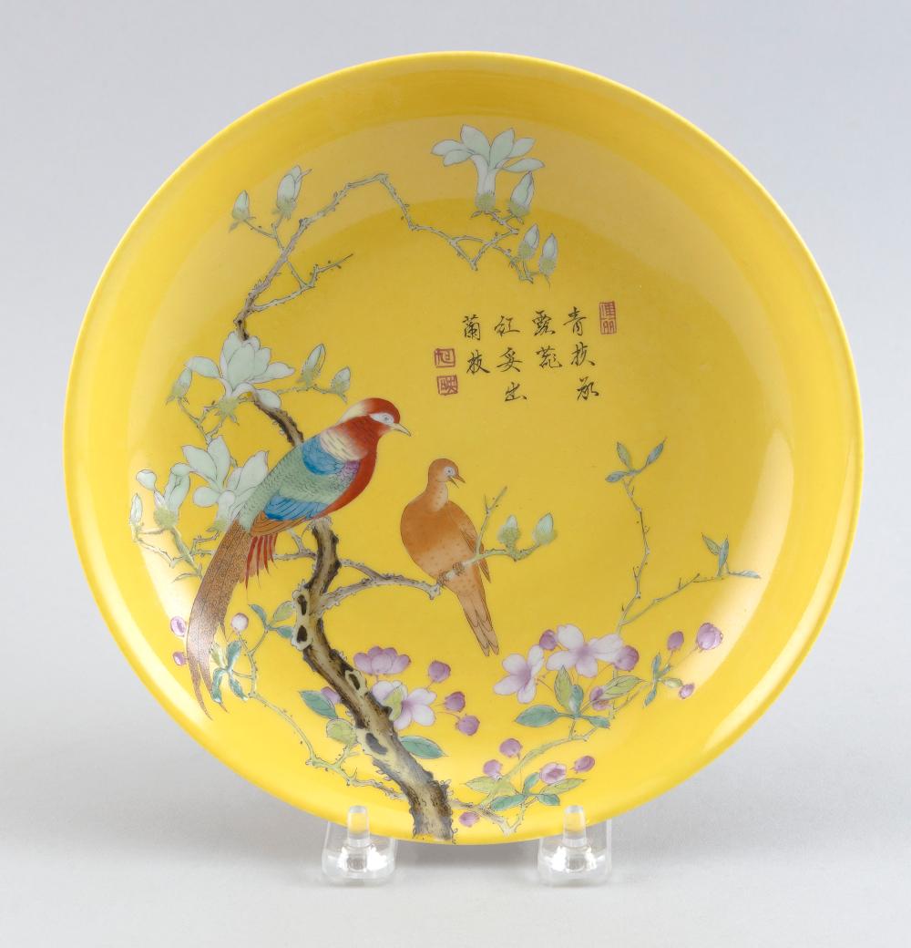 CHINESE FAMILLE JAUNE PORCELAIN 35125a