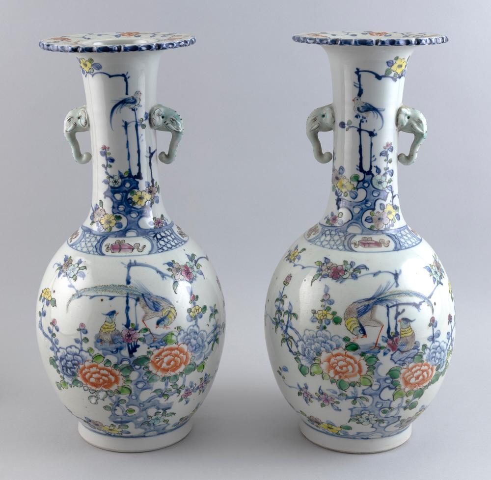 PAIR OF CHINESE FAMILLE ROSE PORCELAIN 351270