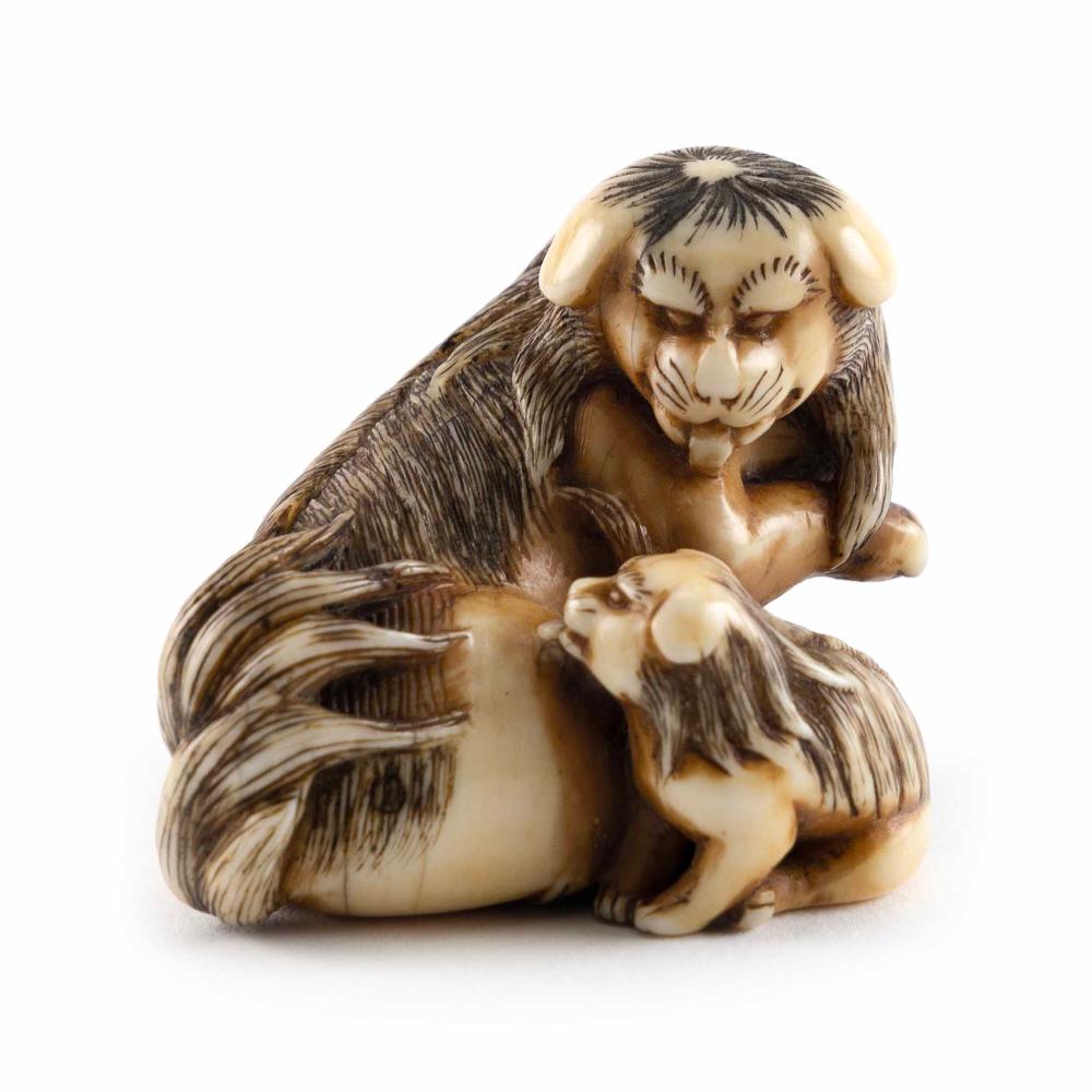 JAPANESE CARVED IVORY NETSUKE 19TH