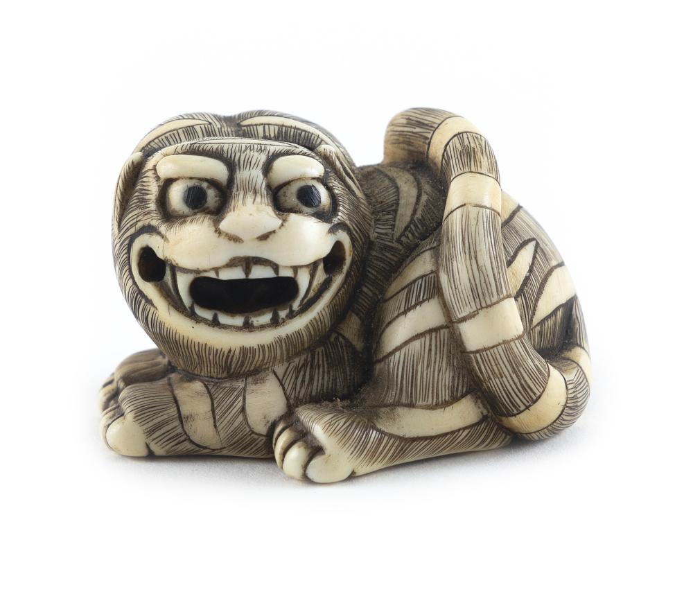 JAPANESE CARVED IVORY NETSUKE LATE 19TH/EARLY