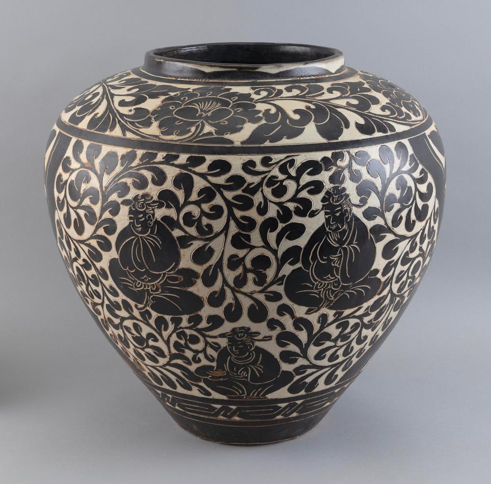 CHINESE SGRAFFITO BROWN AND WHITE 35137a