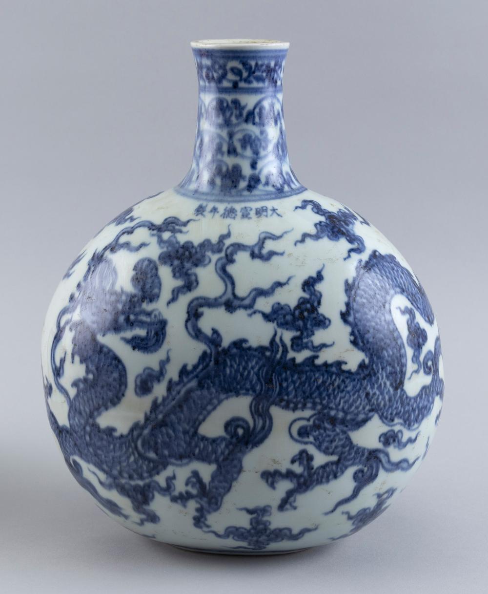 CHINESE BLUE AND WHITE PORCELAIN