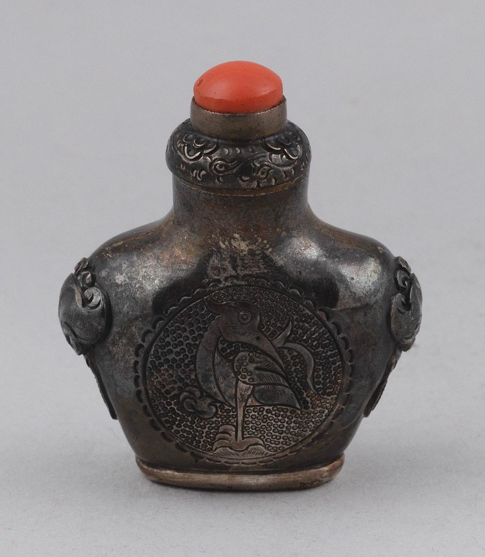 CHINESE SILVER SNUFF BOTTLE LATE 3513c2
