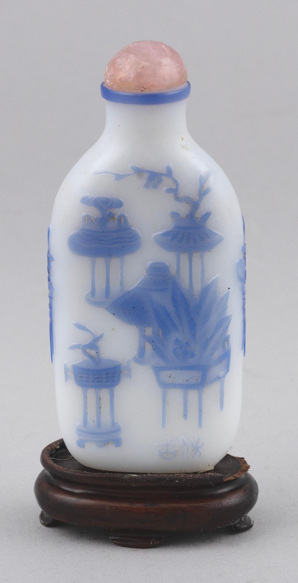 CHINESE OVERLAY GLASS SNUFF BOTTLE 3513d4