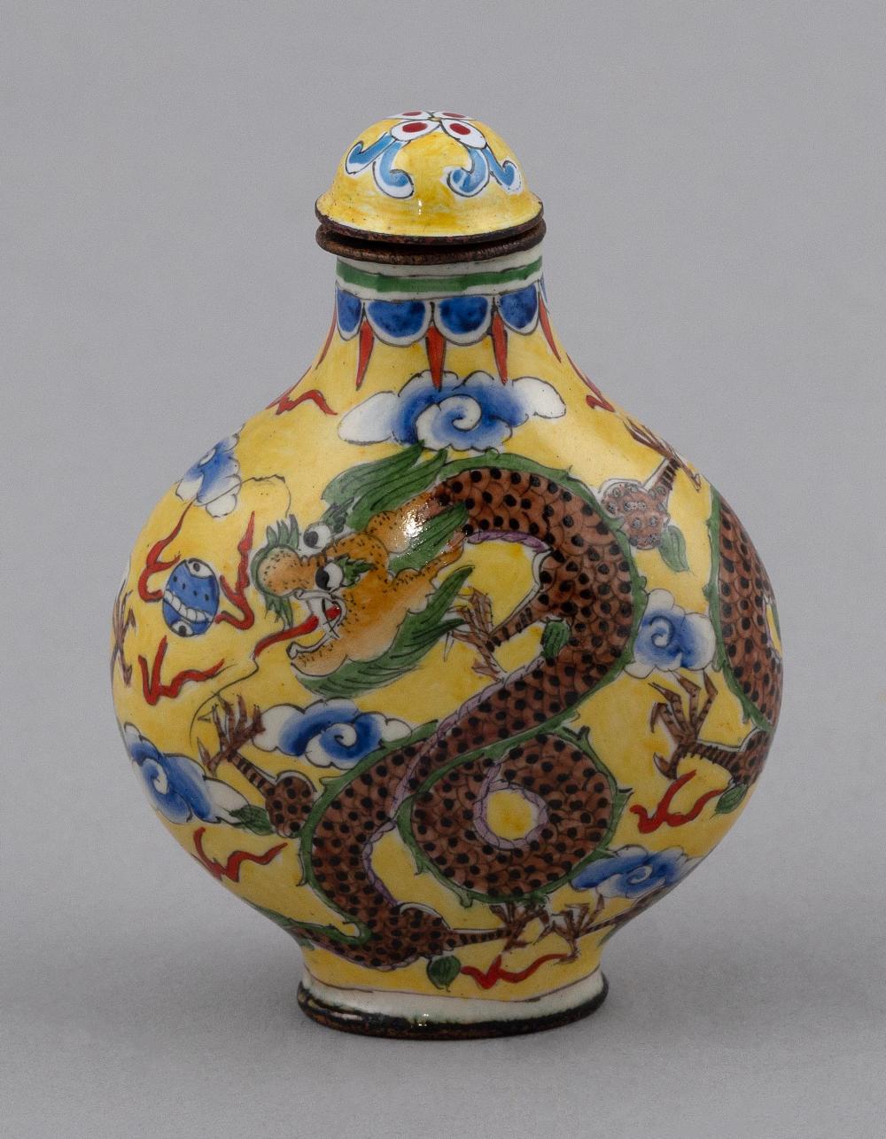 CHINESE FAMILLE JAUNE ENAMEL SNUFF 351406