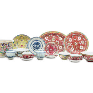 A Large Collection of Chinese Porcelain 35151a