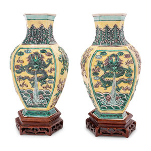 A Pair of Chinese Famille Verte 351529