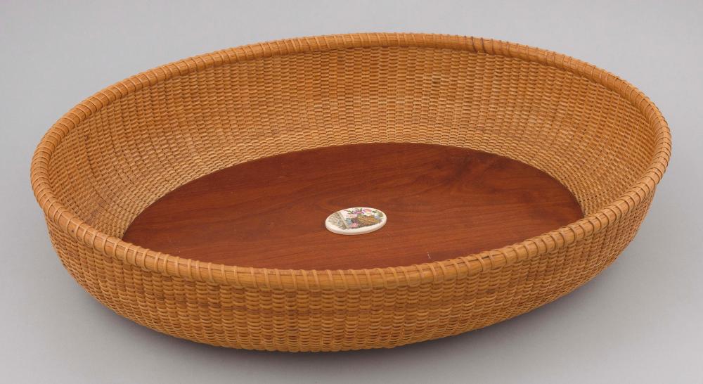 LARGE NANTUCKET BASKET DATED 1994 35156c