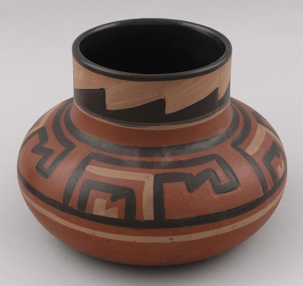 CLIFTON POTTERY INDIAN WARE VASE 351661