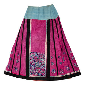 A Chinese Fuchsia Ground Embroidered 35167f