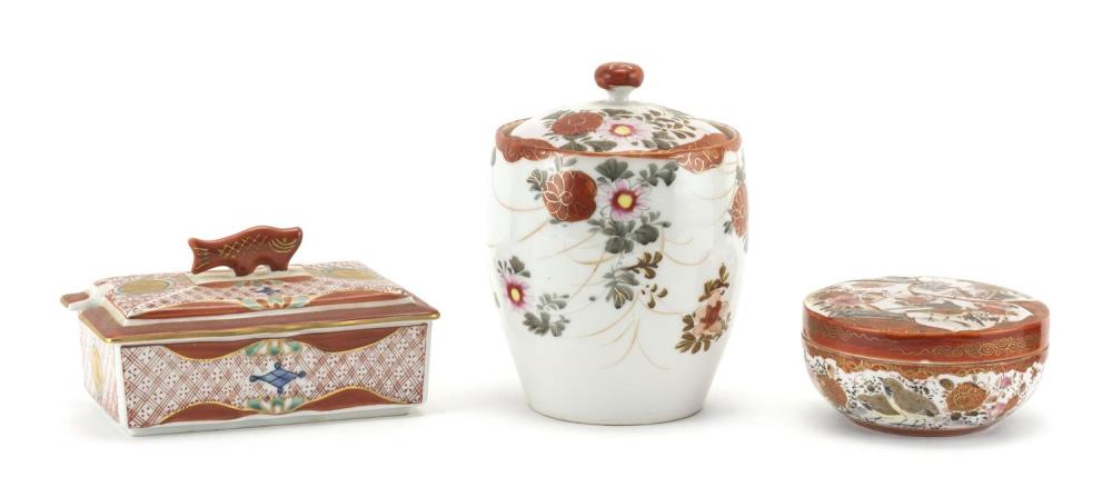 THREE PIECES OF JAPANESE PORCELAINTHREE 3516ed