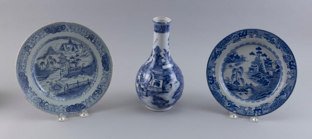 THREE CHINESE EXPORT BLUE AND WHITE 351743