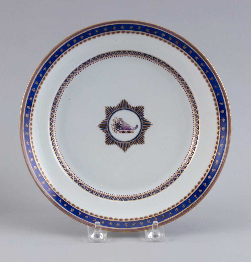 CHINESE EXPORT ARMORIAL PORCELAIN 351763