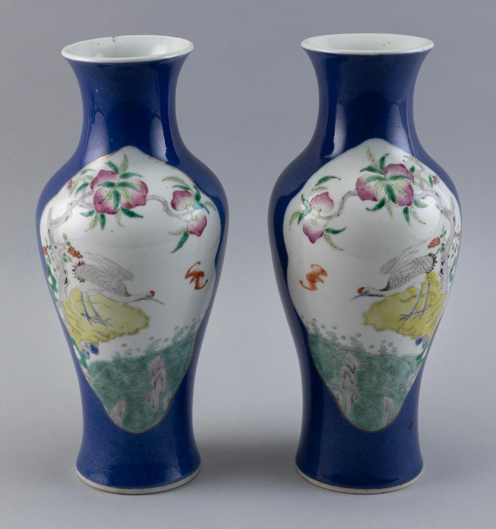 PAIR OF CHINESE FAMILLE ROSE PORCELAIN 351767