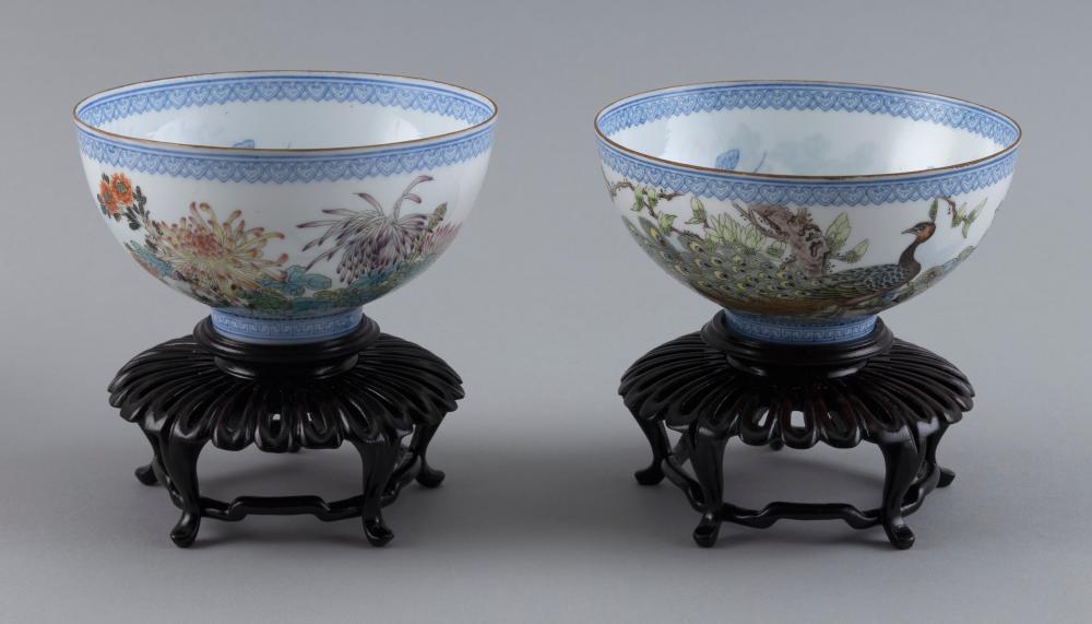 PAIR OF CHINESE FAMILLE ROSE EGG 351886