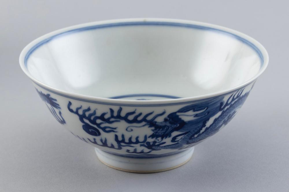 CHINESE BLUE AND WHITE PORCELAIN 351881
