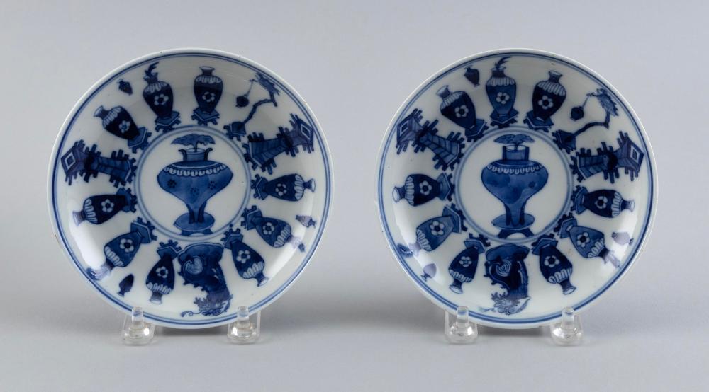 PAIR OF CHINESE BLUE AND WHITE 351883