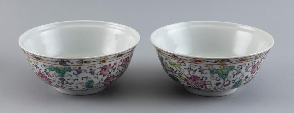PAIR OF CHINESE FAMILLE ROSE PORCELAIN 35189c